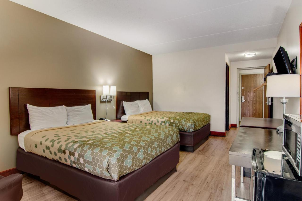 Econo Lodge Cadillac By Choice מראה חיצוני תמונה
