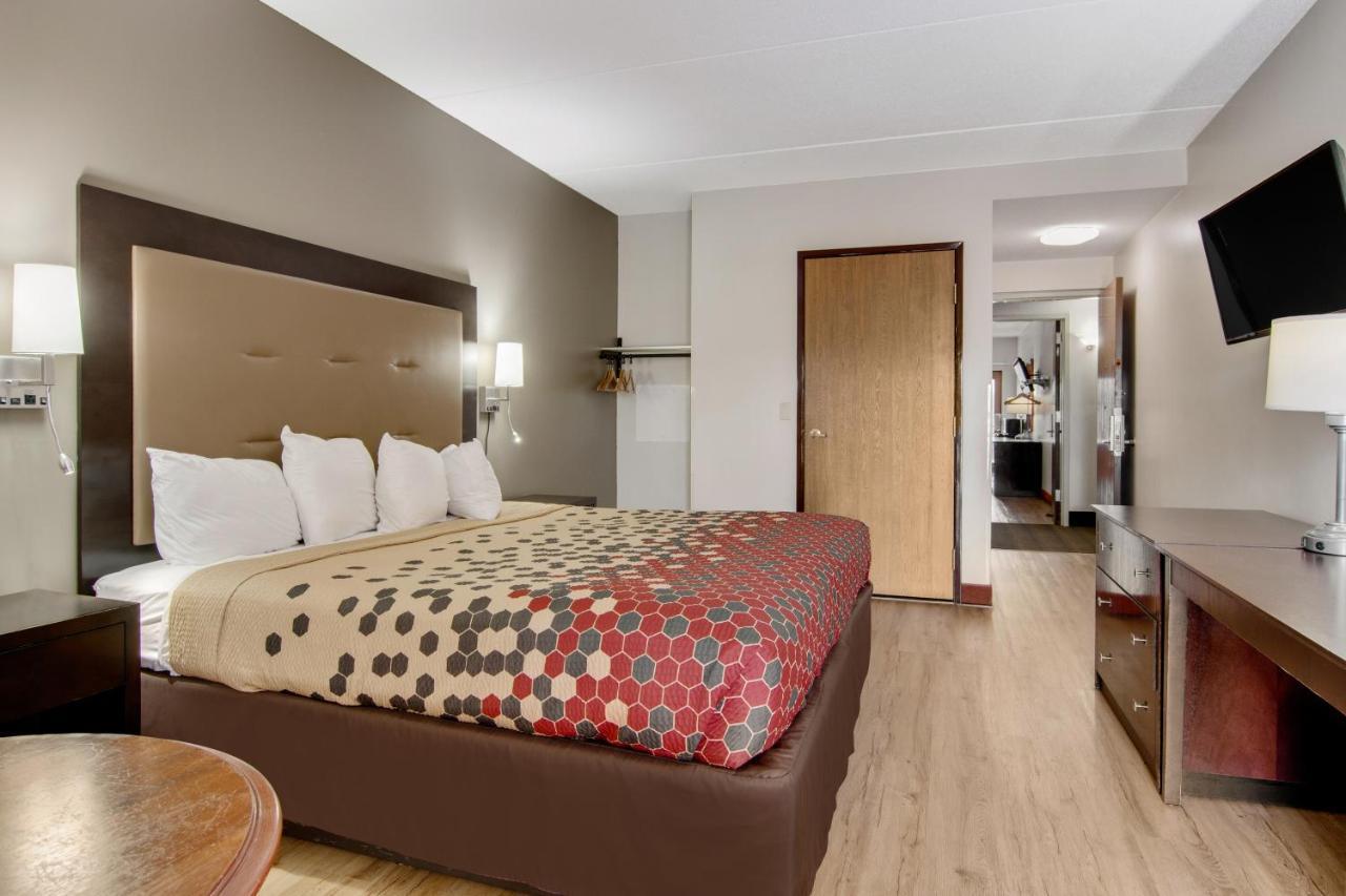 Econo Lodge Cadillac By Choice מראה חיצוני תמונה