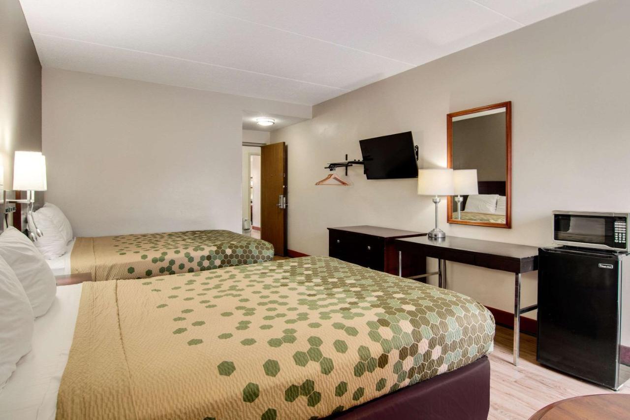 Econo Lodge Cadillac By Choice מראה חיצוני תמונה
