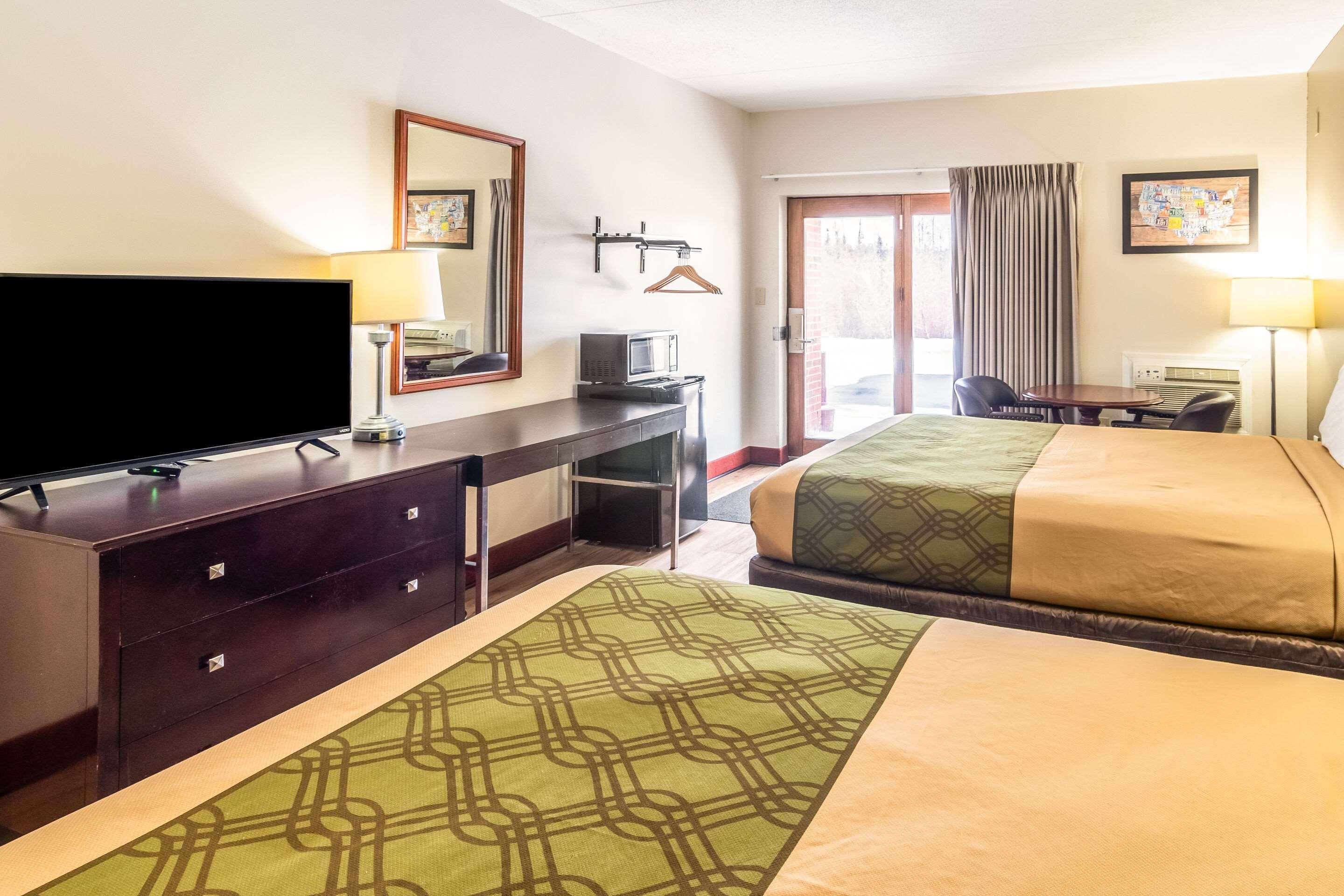 Econo Lodge Cadillac By Choice מראה חיצוני תמונה