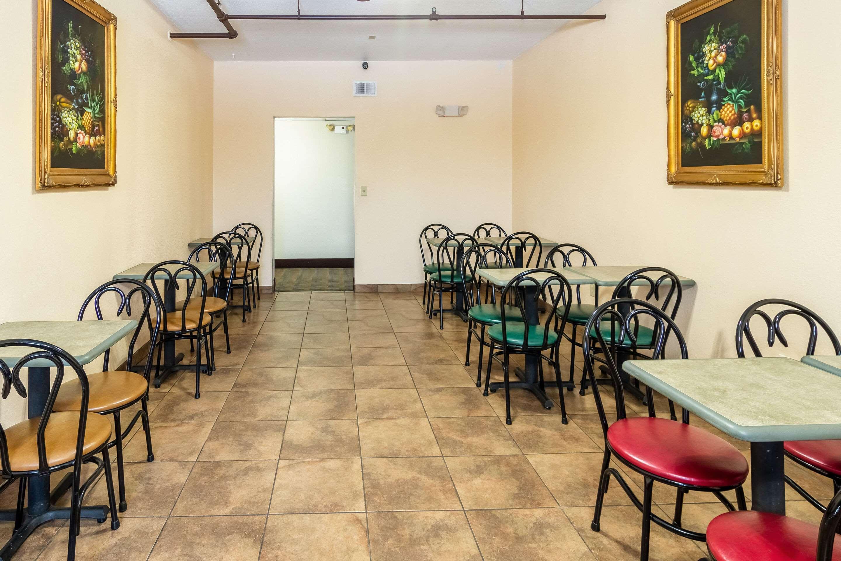 Econo Lodge Cadillac By Choice מראה חיצוני תמונה