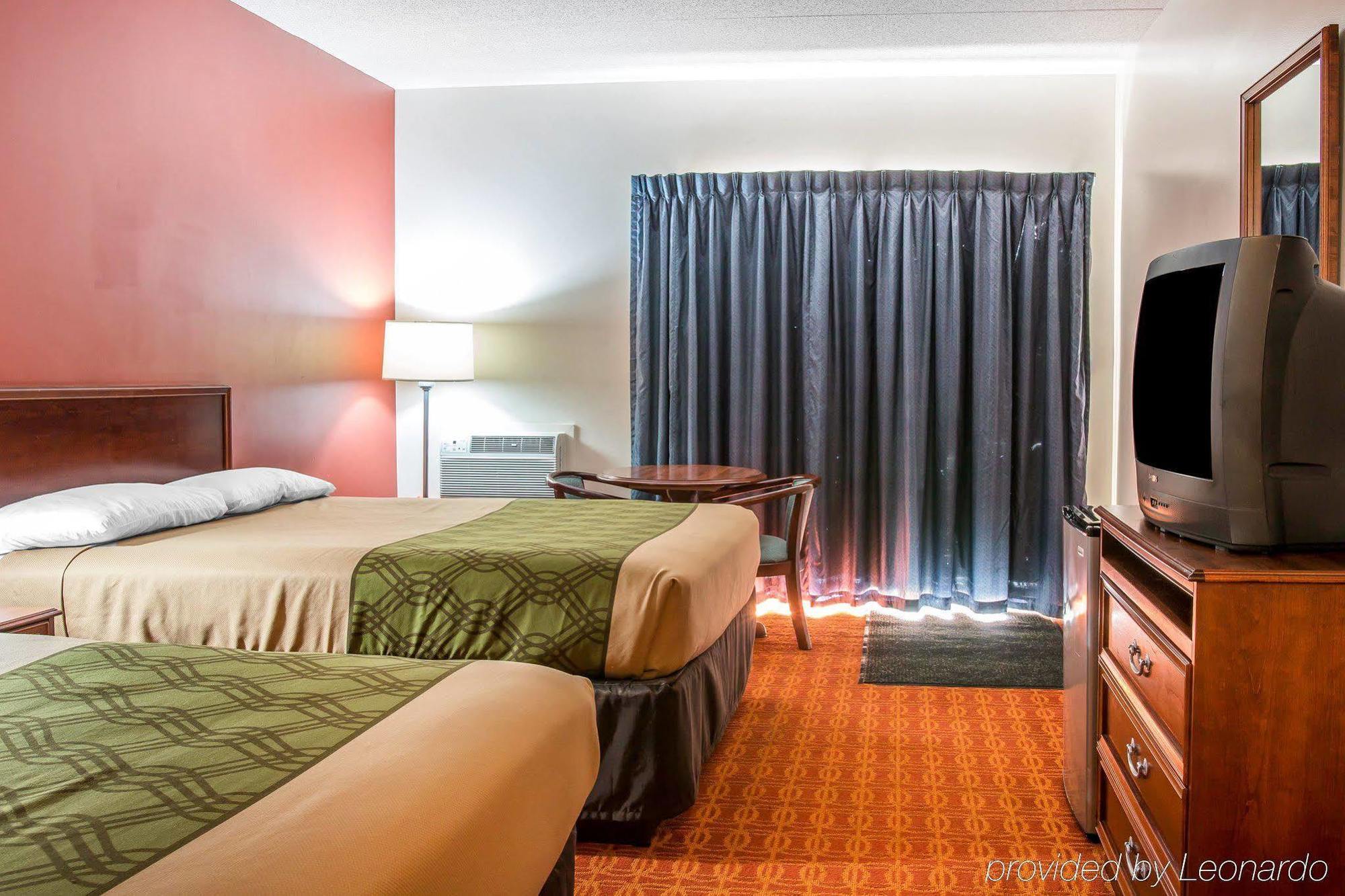 Econo Lodge Cadillac By Choice מראה חיצוני תמונה